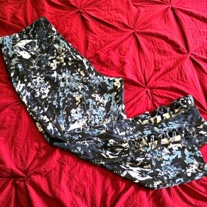 Livi Cropped Lace-hem Leggings (AW406)